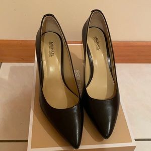 6.5 Michael Kors Pumps